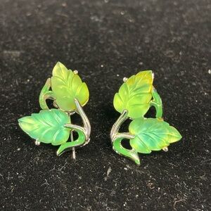 STAR vintage Green glass Leaf Earrings